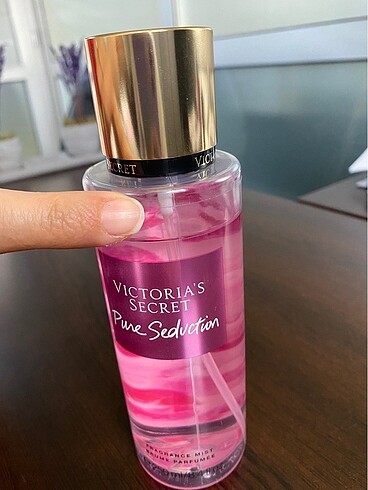 Victoria?s Secret Velvet Petals Body Mist