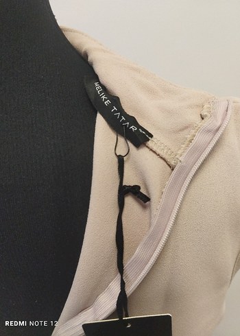 MELİKE TARTAR Bej Yüksek Yakalı Kolsuz Tunik - Görsel 8
