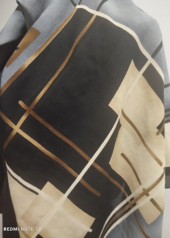 Kadın Gri Baskılı Modern Vintage Eşarp - Görsel 3