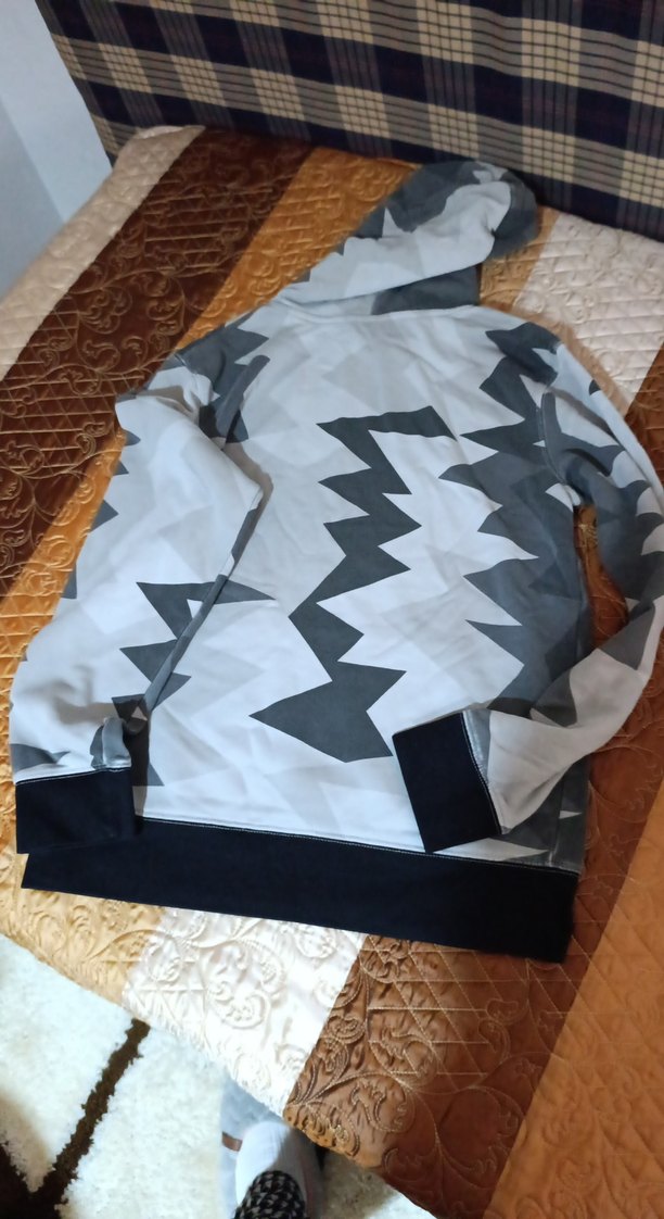 orijinal Nike Gri Desenli Erkek Sweatshirt 13-15 yaş 163-175 cm - Görsel 4