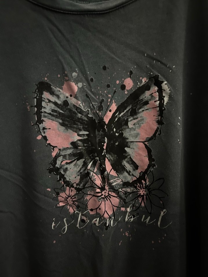 Kelebek baskılı Tişört - Görsel 2