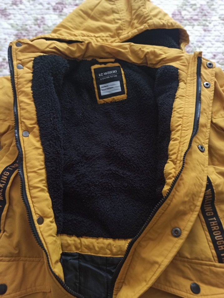 Sarı Düğmeli Erkek Çocuk Montu - Görsel 4