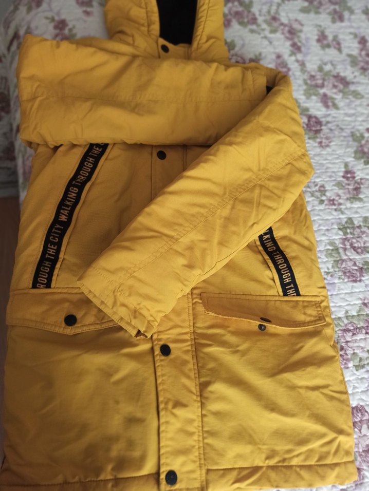 Sarı Düğmeli Erkek Çocuk Montu - Görsel 2