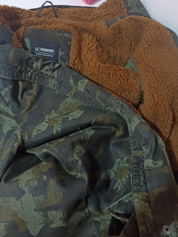 Erkek Çocuk Kamuflaj Desenli Düğmeli Kaban - Görsel 3