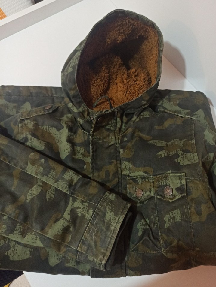 Erkek Çocuk Kamuflaj Desenli Düğmeli Kaban - Görsel 2