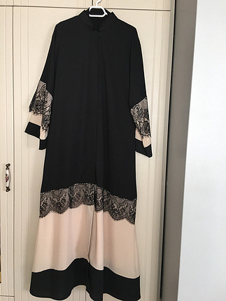 Abaya. ????????