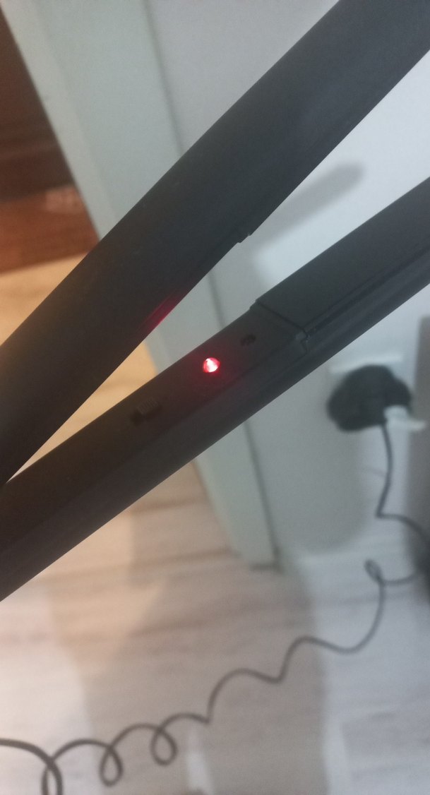 Kırmızı Saç Düzleştirici - Görsel 4