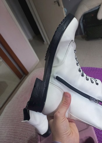 Beyaz Deri Rock Punk Kadın Botları - Görsel 4