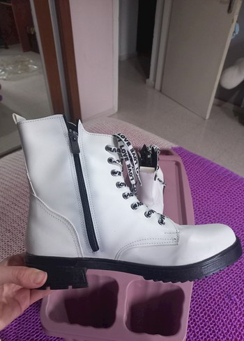 Beyaz Deri Rock Punk Kadın Botları - Görsel 6