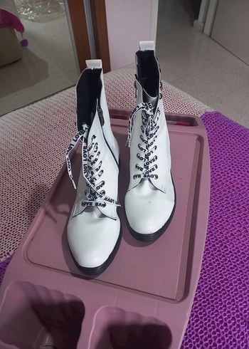 Beyaz Deri Rock Punk Kadın Botları - Görsel 3