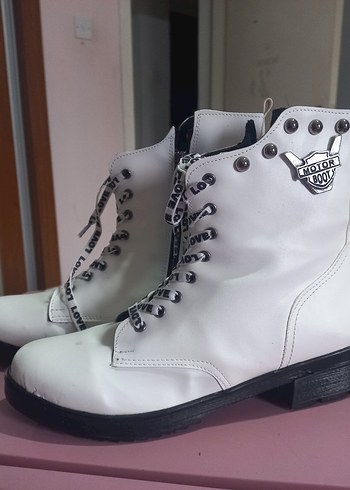 Beyaz Deri Rock Punk Kadın Botları - Görsel 2