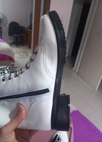 Beyaz Deri Rock Punk Kadın Botları - Görsel 8