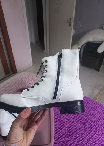 Beyaz Deri Rock Punk Kadın Botları - Görsel 5