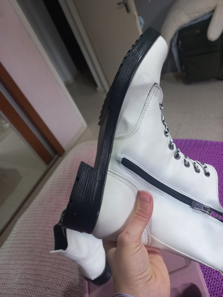 Beyaz Deri Rock Punk Kadın Botları - Görsel 4