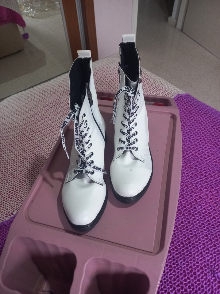 Beyaz Deri Rock Punk Kadın Botları - Görsel 3