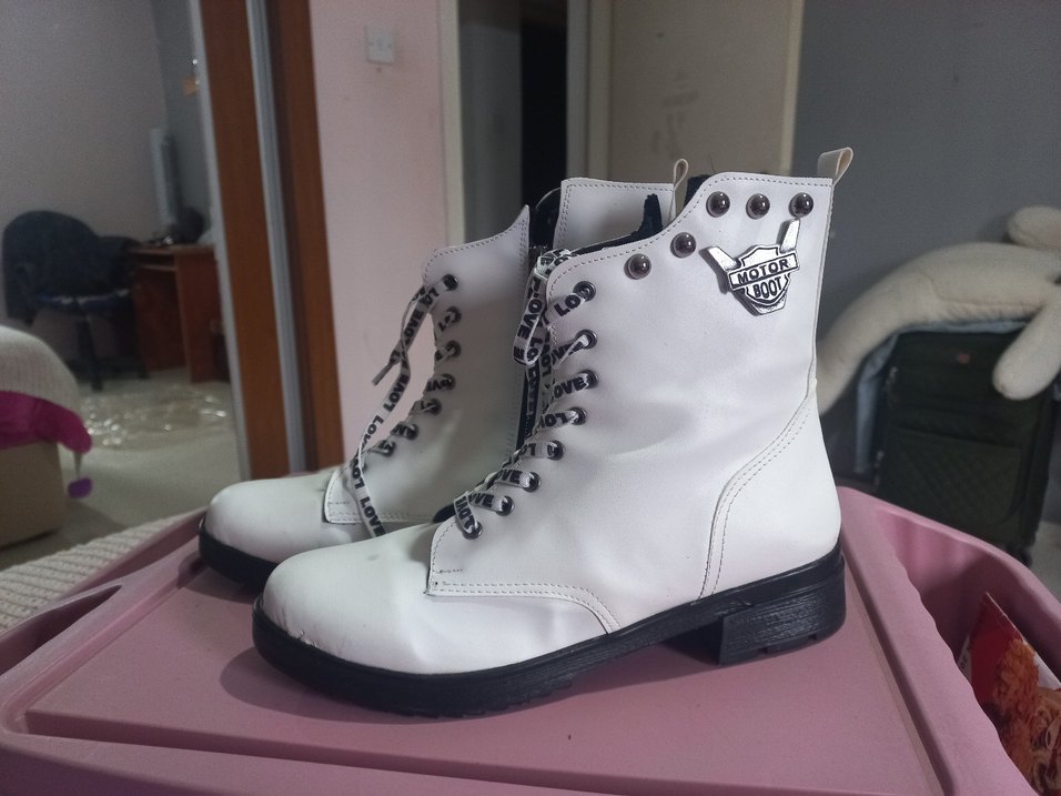 Beyaz Deri Rock Punk Kadın Botları - Görsel 2