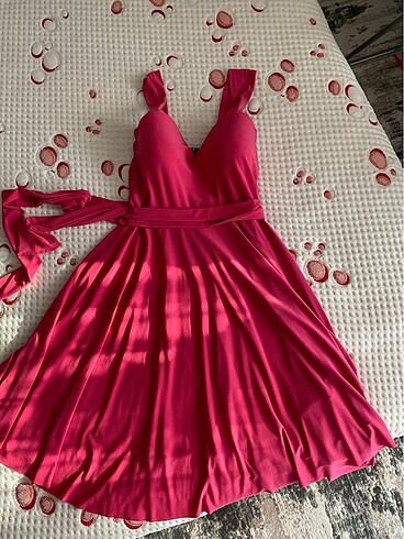 Pembe şık elbise M beden hiç kullanılmadı