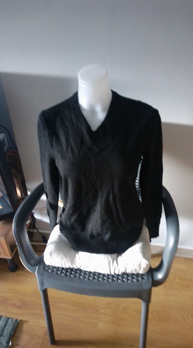 Siyah V Yaka Uzun Kollu Yün Kazak - Görsel 4