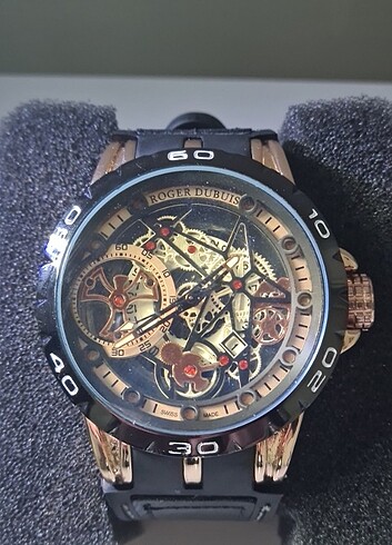 Roger dubuis saat