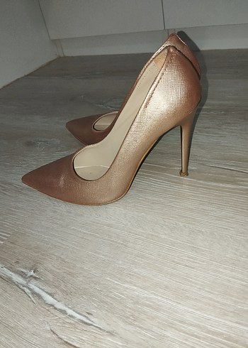 38 Beden Bej Yılan Desenli Deri Stiletto