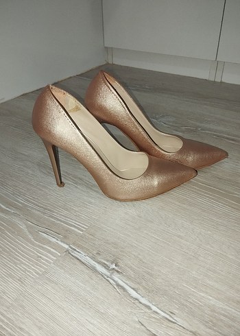 Bej Yılan Desenli Deri Stiletto