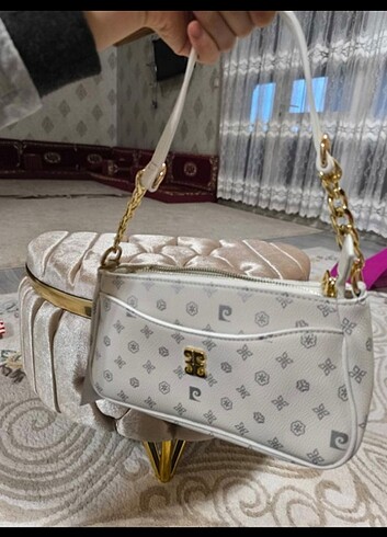  Beden beyaz Renk Pierre Cardin çanta orjinaldir 