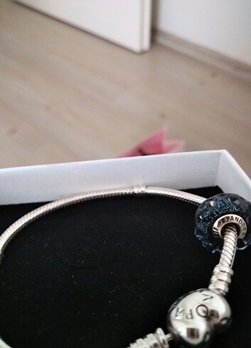 Pandora Pandora bileklik ve charm