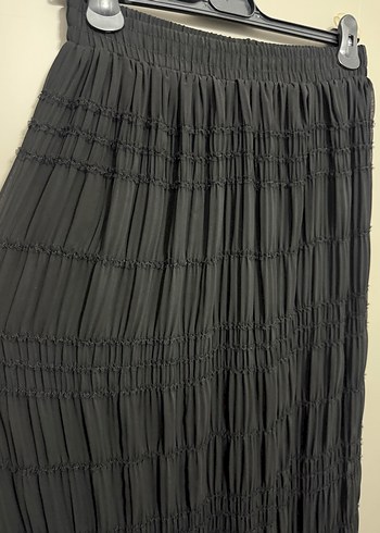 Siyah Pileli Uzun Tül detaylı Etek - Görsel 3