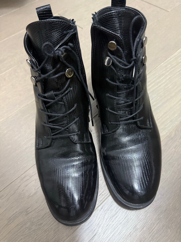 Siyah Yılan Derisi Desenli Kadın Goth Bot - Görsel 4