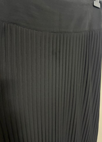 Kadın Siyah Piliseli Kısa Etek - Görsel 2