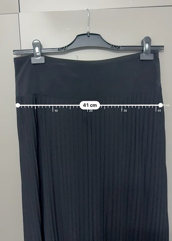 Kadın Siyah Piliseli Kısa Etek - Görsel 4