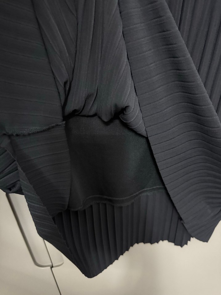 Kadın Siyah Piliseli Kısa Etek - Görsel 3