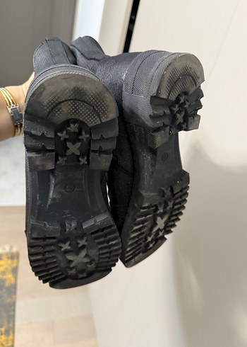 Az Topuklu Siyah Yılan Desenli Gotik Bot - Görsel 4