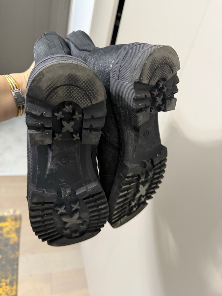 Az Topuklu Siyah Yılan Desenli Gotik Bot - Görsel 4