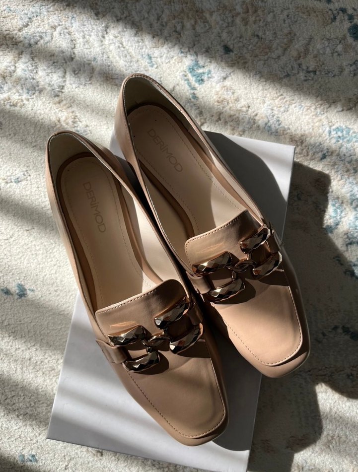 Bej Parlak Deri Tokalı Kadın Babet - Görsel 2