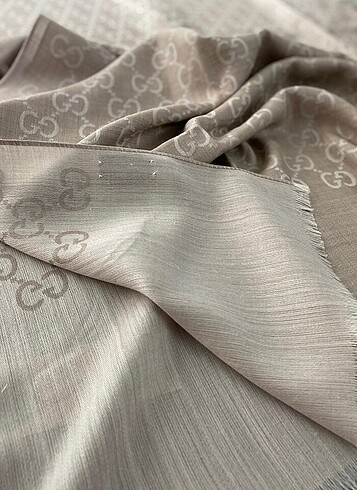 Bej Gucci Şal - Görsel 3