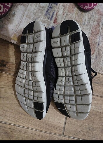 41 Beden siyah Renk Skechers orijinal ayakkabı