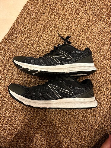 41 Beden Orjinal new balance siyah spor ayakkabı