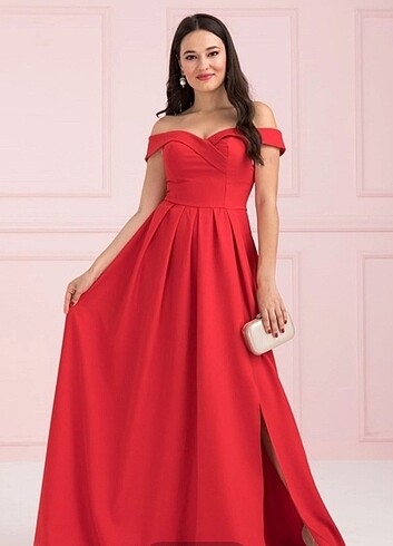 Kırmızı elbisesi 