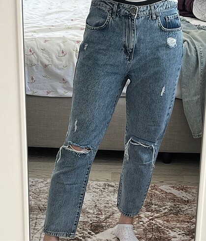 Yırtık Detaylı Mom Jean Yüksek Bel