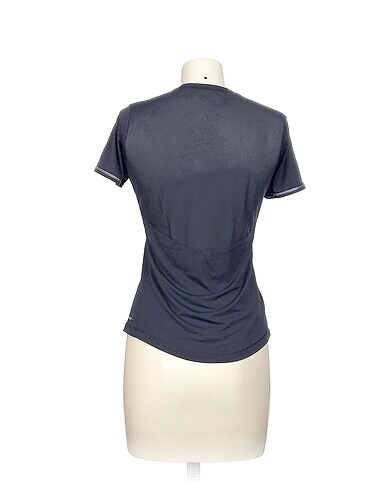 s Beden Diğer T-shirt %70 İndirimli.