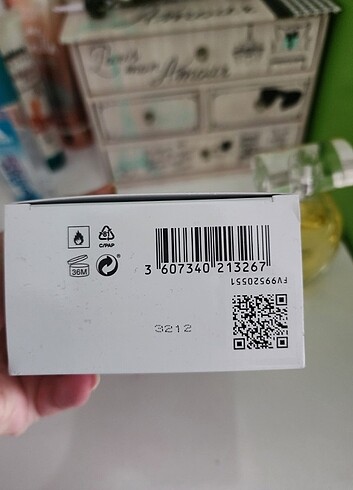 Beden Calvin klein bauty parfum