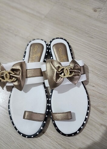 Chanel gold terlik