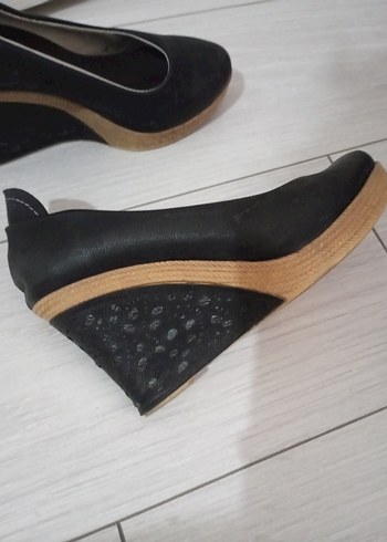 39 Beden Kadın Siyah Dolgu Topuklu Klasik Ayakkabı