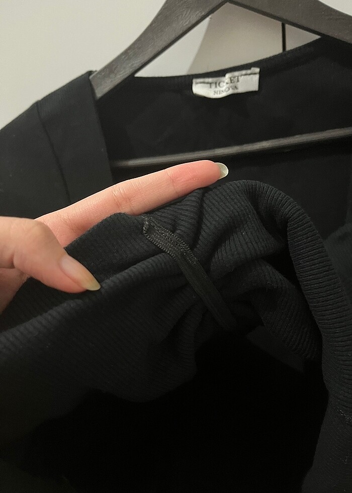 Önü büzgülü siyah crop - Görsel 2