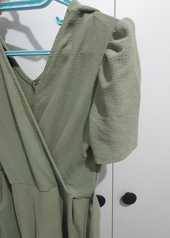 V Yaka Yeşil Tulum - Görsel 2