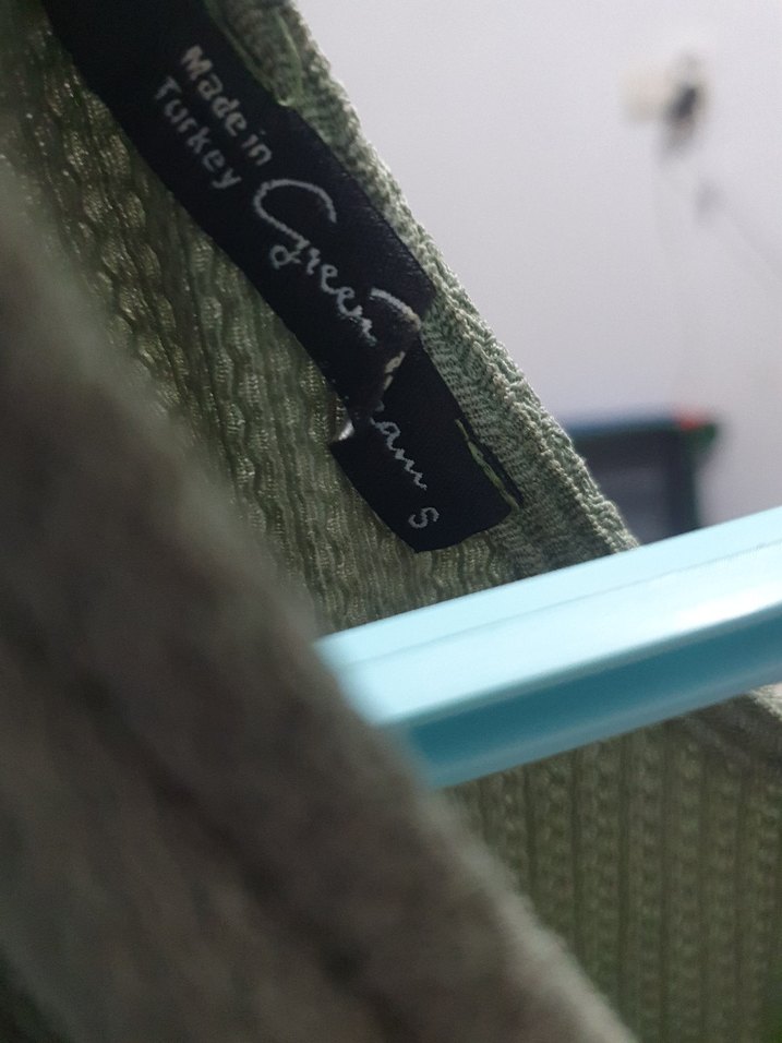 V Yaka Yeşil Tulum - Görsel 3