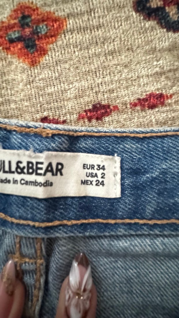 PULL&BEAR Kısa Yırtık Denim Şort - Görsel 2