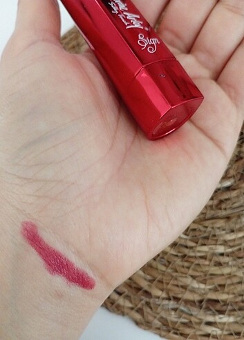 Beden Ruj /Lipstick
