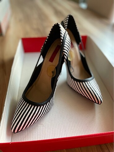 Çizgili Stiletto Kadın Ayakkabı